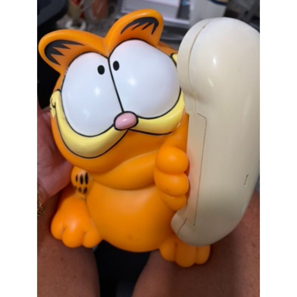 Garfield Vintage Collectors Telephone, Needs a Battery Cover and Cord.